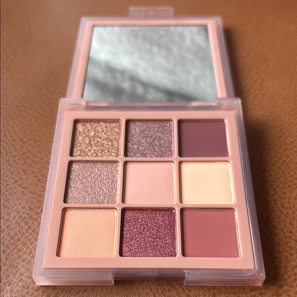 Huda Beauty Sand Haze Eyeshadow Palette, NWT limited edition
